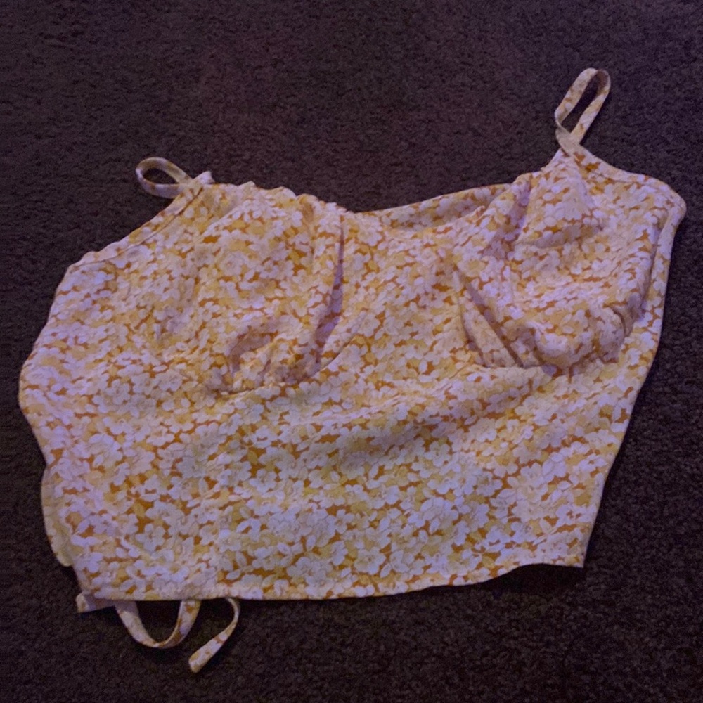 Never worn flower crop top. Brand: Romwe Size: L